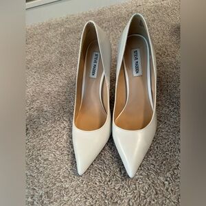 White Steve Madden Pumps Size 9 - look new!